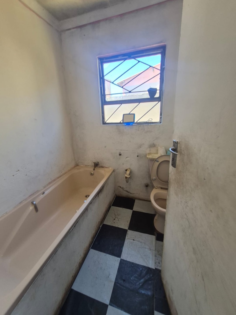 2 Bedroom Property for Sale in Govan Mbeki Eastern Cape